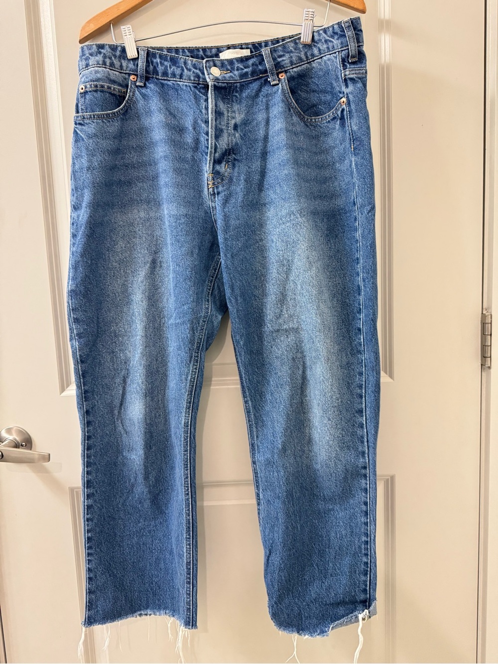 H&M Women’s Jeans Size 14 Medium Wash Straight Wide Leg Frayed Raw Hem Cotton